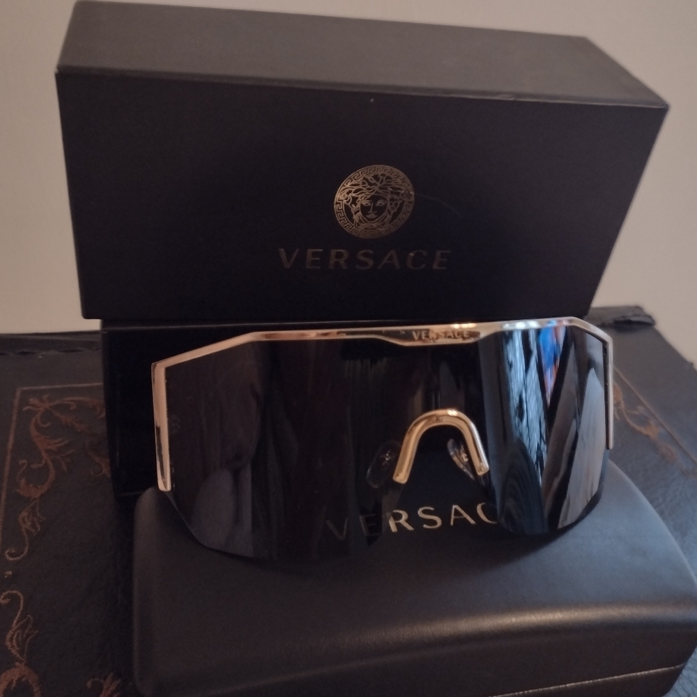 Women's Versace sunglasses - Picture 11 of 12